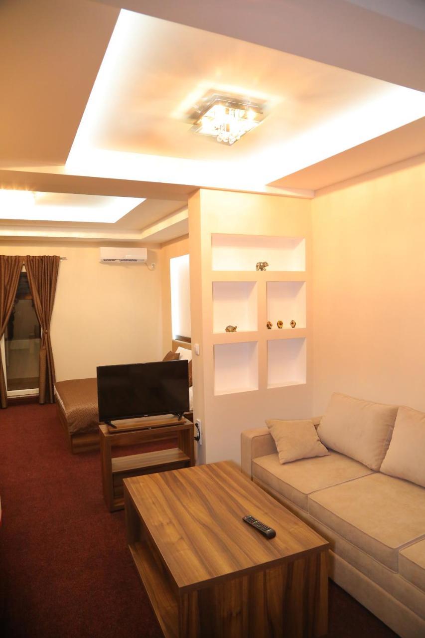 "Poseidon" Centar Aparthotel Stari Banovci Exterior photo